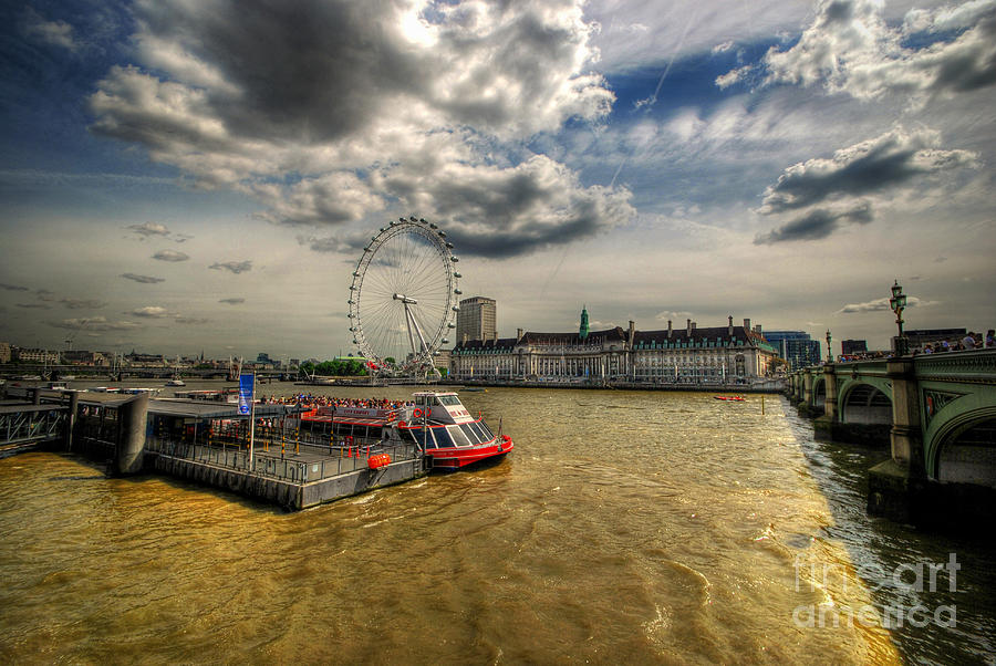 River Thames - London Photograph by Yhun Suarez