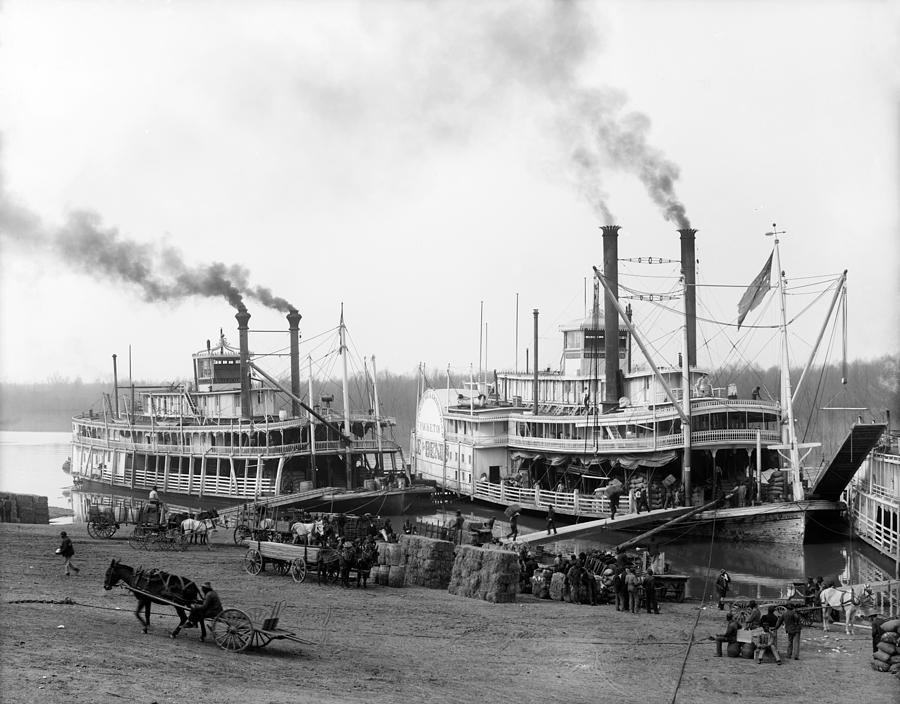 riverboats on mississippi river