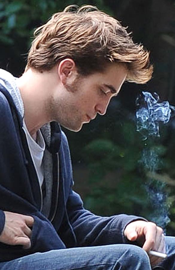 Robert Pattinson Photograph - Robert Pattinson On Location by Everett