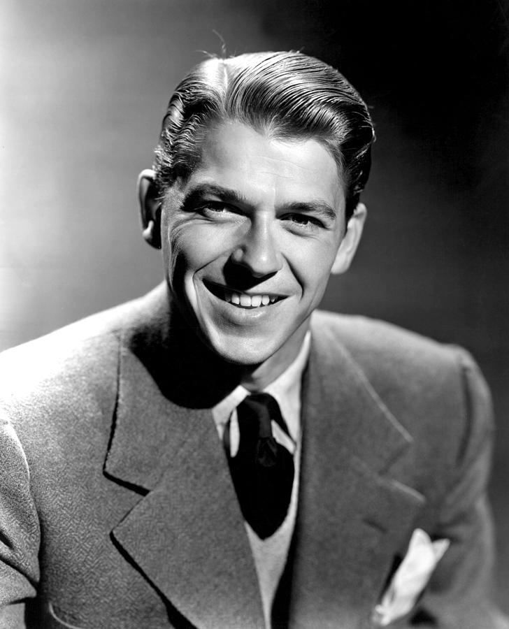 Ronald Reagan, 1941 Photograph by Everett | Fine Art America