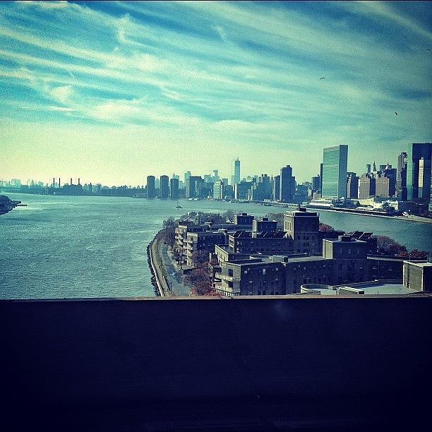 New York City Photograph - Roosevelt Island, Manhattan, East River by John De Guzman
