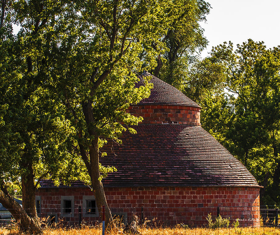 Round Block Barn Photograph by Ed Peterson