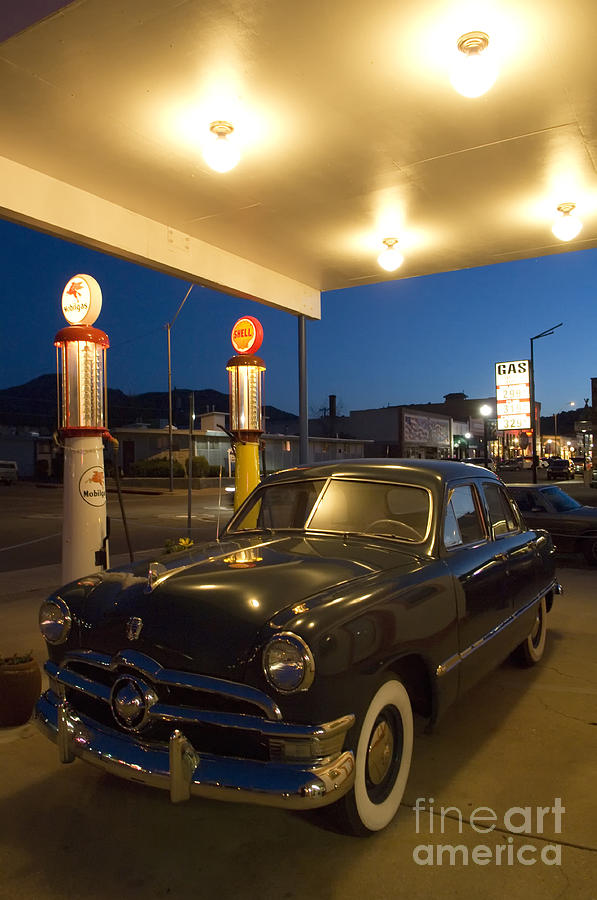 Route 66 Garage Scene Photograph by Bob Christopher
