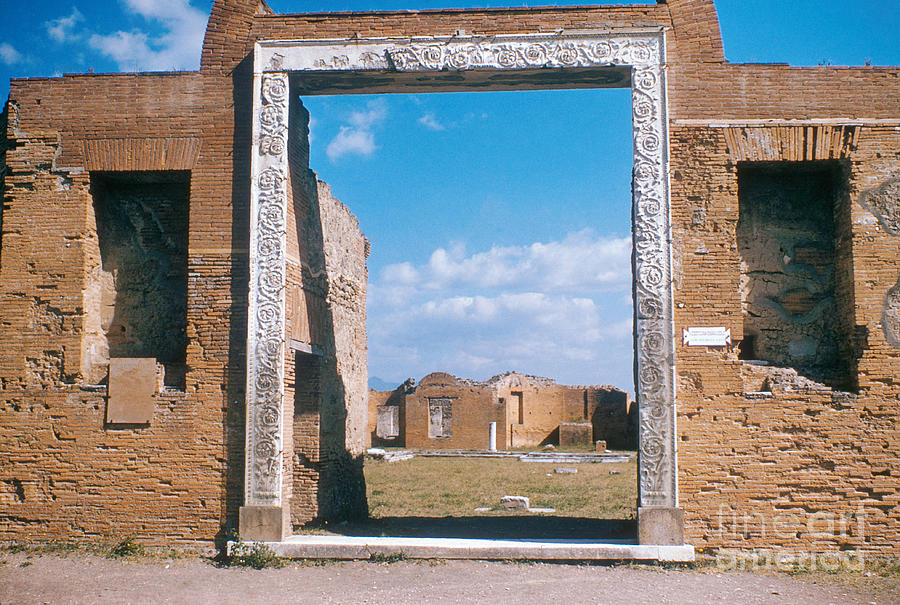 Ruins Of Pompeii Photograph by Photo Researchers, Inc.