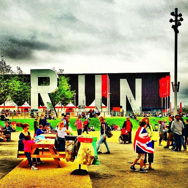 London Photograph - Run : Paralympics by Neil Andrews