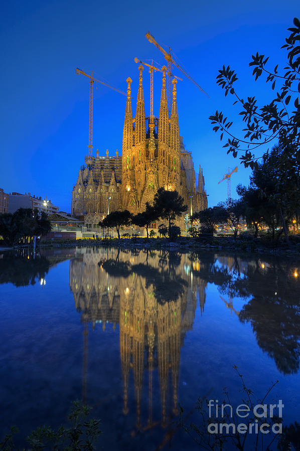 Sagrada Familia At Dusk Photograph by Yhun Suarez