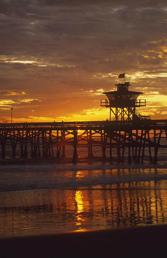 San Clemente Lifeguard tower and pier at sunset Photograph by Cliff Wassmann