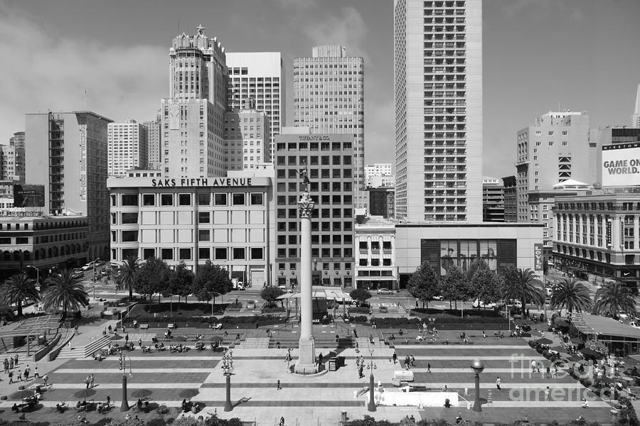 San Francisco - Union Square - 5D17938 - black and white Photograph by Wingsdomain Art and Photography