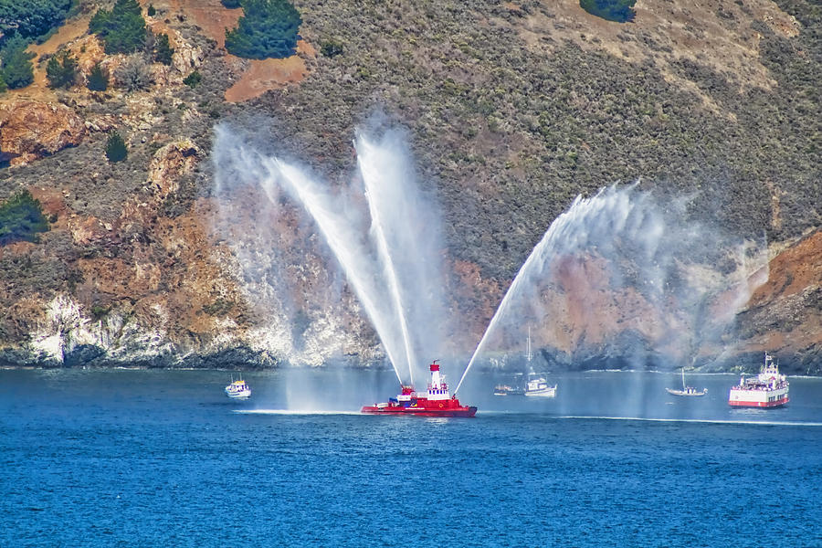 San Francisco Fire Boat Photograph by Tom Singleton