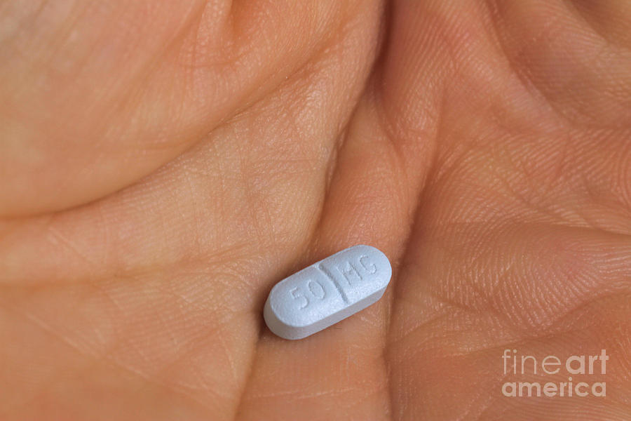 Sertraline Hydrochloride Tablet Photograph by Photo Researchers, Inc ...