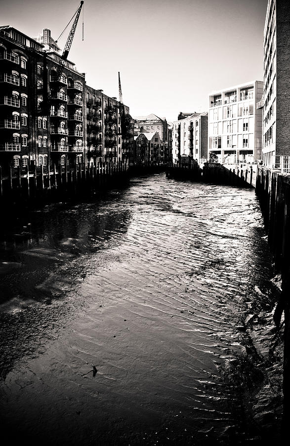 Shad Thames Wharf Photograph by Lenny Carter