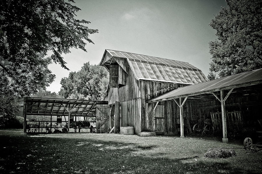 Shiloh barn Photograph by Toni Hopper