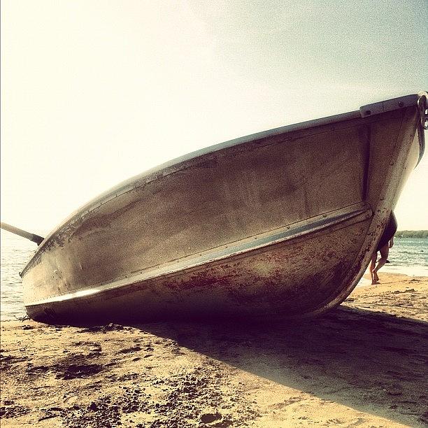 A Photograph - Shipwrecked by Goran Junior