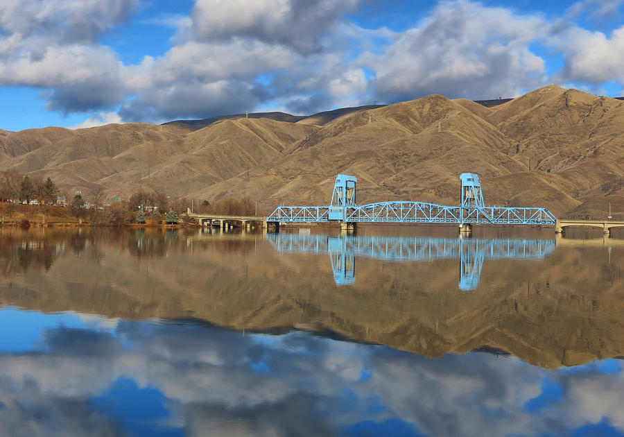 Bridge Photograph - Snake River Morning by Les Harrington