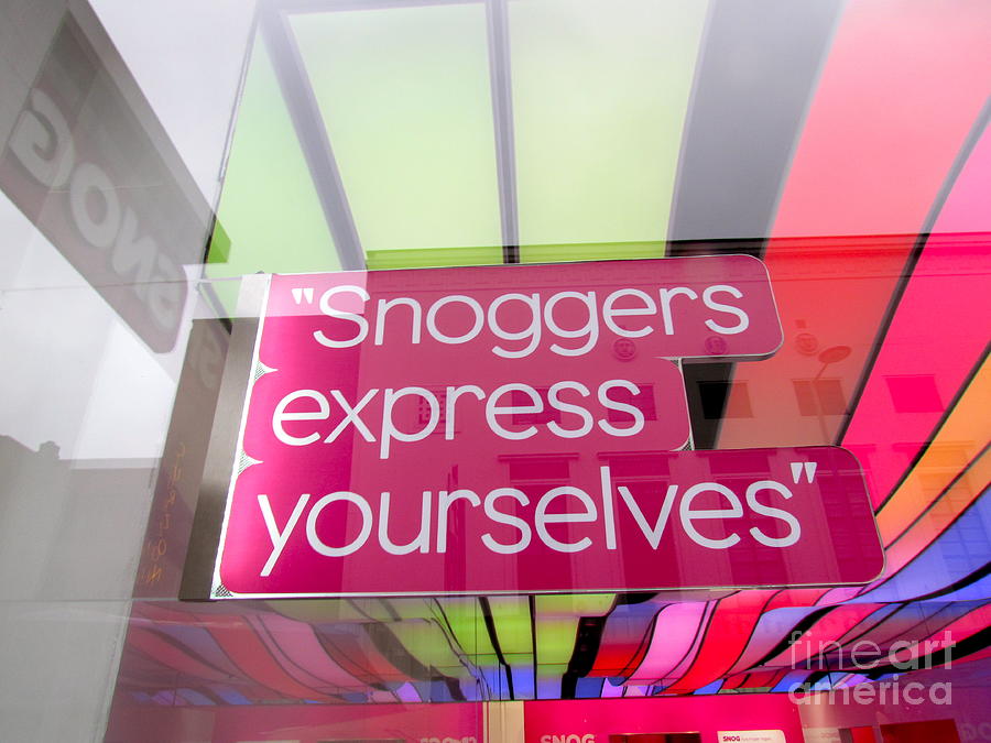 London Photograph - Snoggers Express Yourselves by Beth Saffer