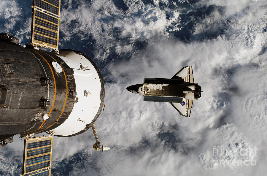 Space Shuttle Atlantis Below Iss Photograph by Science Source