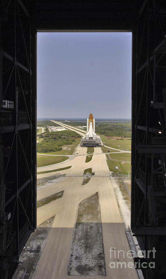 Space Shuttle Discovery Resting Photograph by Stocktrek Images