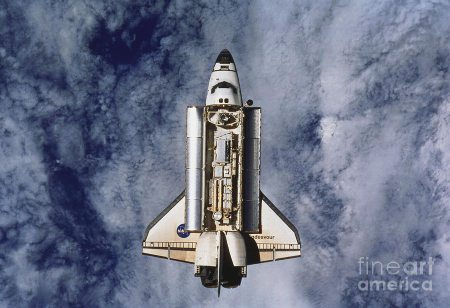 Space Shuttle Endeavor Photograph by Science Source