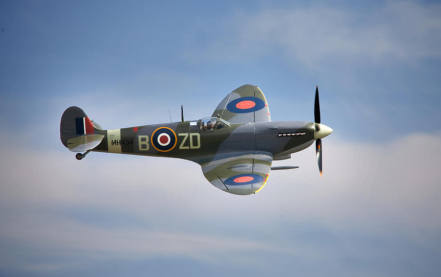 Spitfire Mk9 by Ian Merton