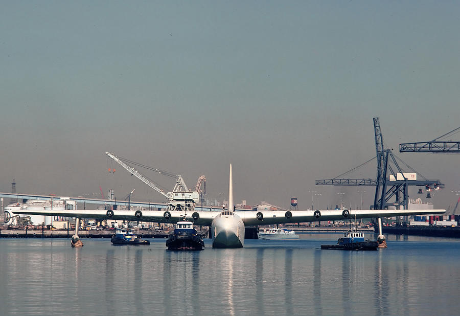 Spruce Goose Floating in Harbor October 29 1981 Photograph by Brian Lockett