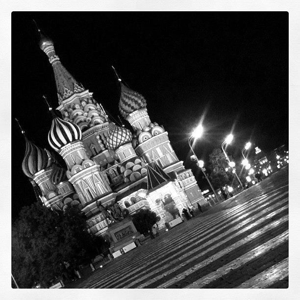 Moscow Photograph - St Basils Cathedral - Moscow by Leonardo Santana Jr