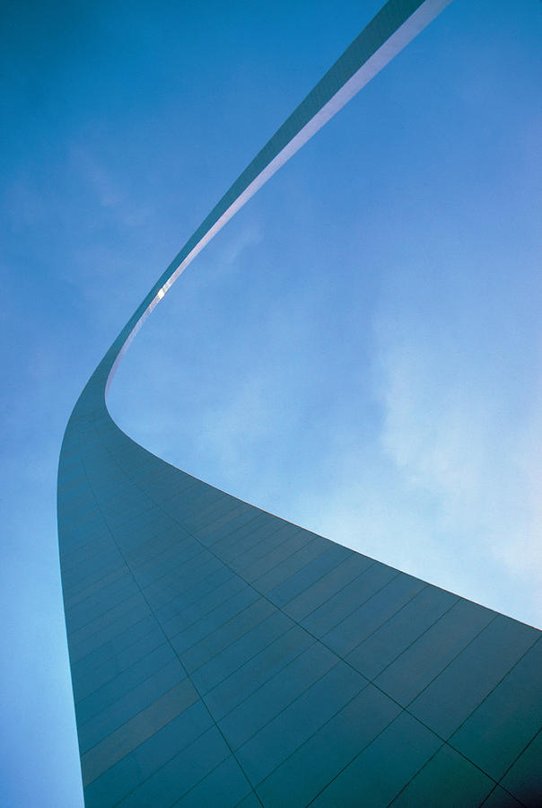 St. Louis: Gateway Arch Photograph by Granger