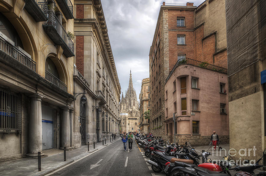 Street To Catedral de Barcelona Photograph by Yhun Suarez