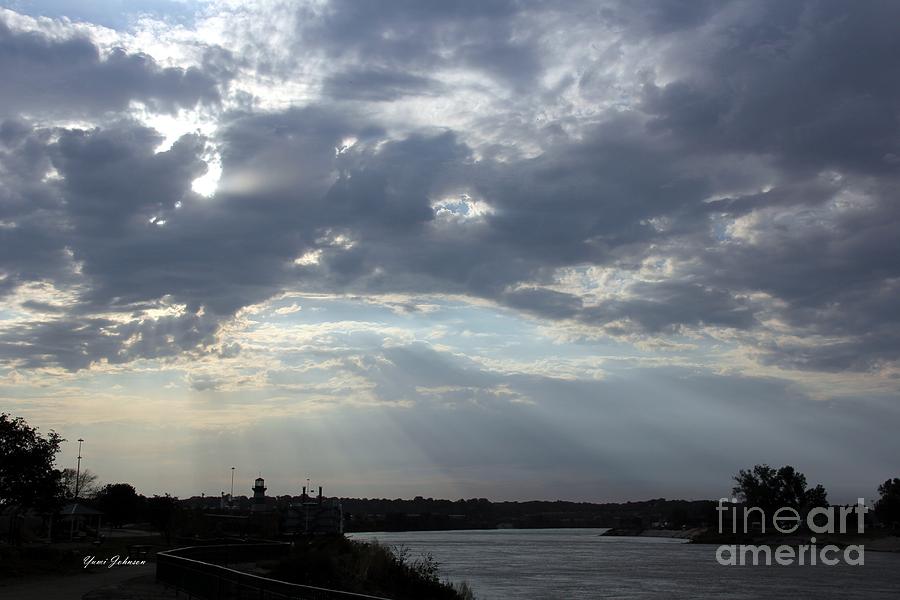 Sunray over the Missori river Photograph by Yumi Johnson