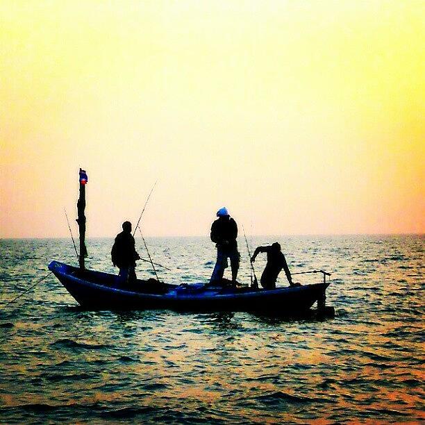 Gmy Photograph - Sunrise & Fisherman  #thailand_allshots by Sombat Sirimongkolrat