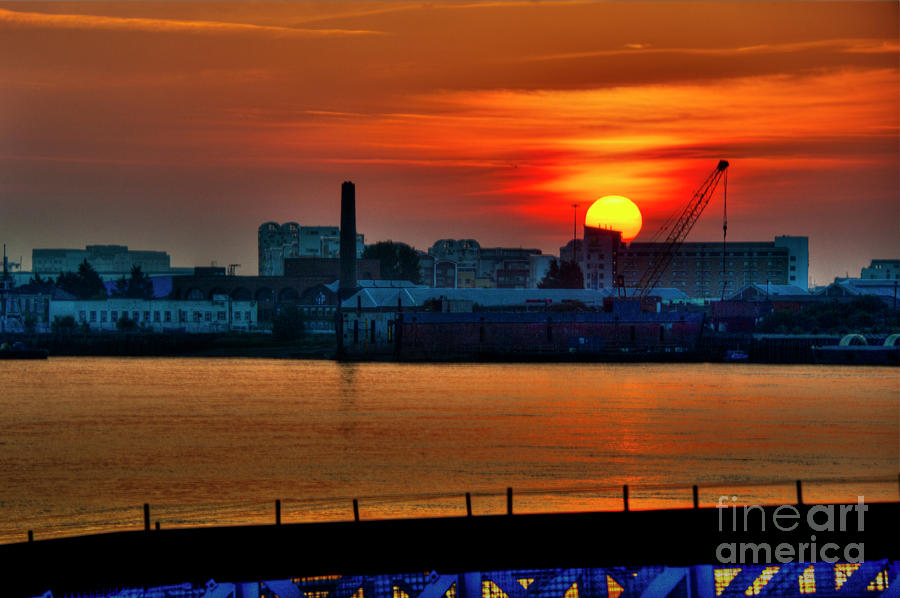 Sunrise over the Thames Photograph by Donald Davis