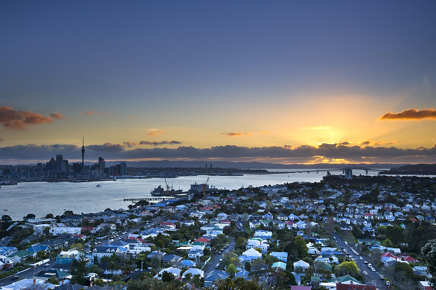Sunset at Auckland Photograph by Ng Hock How