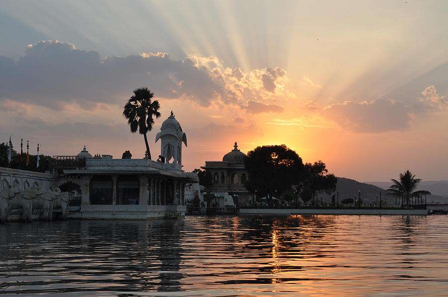 Image result for sunset on Lake Pichola