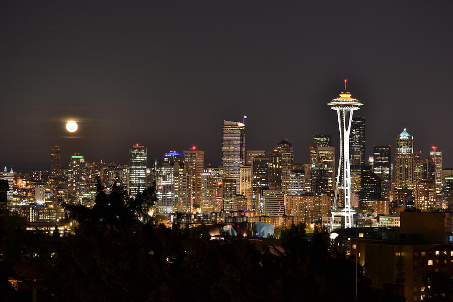 Super Moon Over Seattle Photograph by Richard Weldon Fine Art America