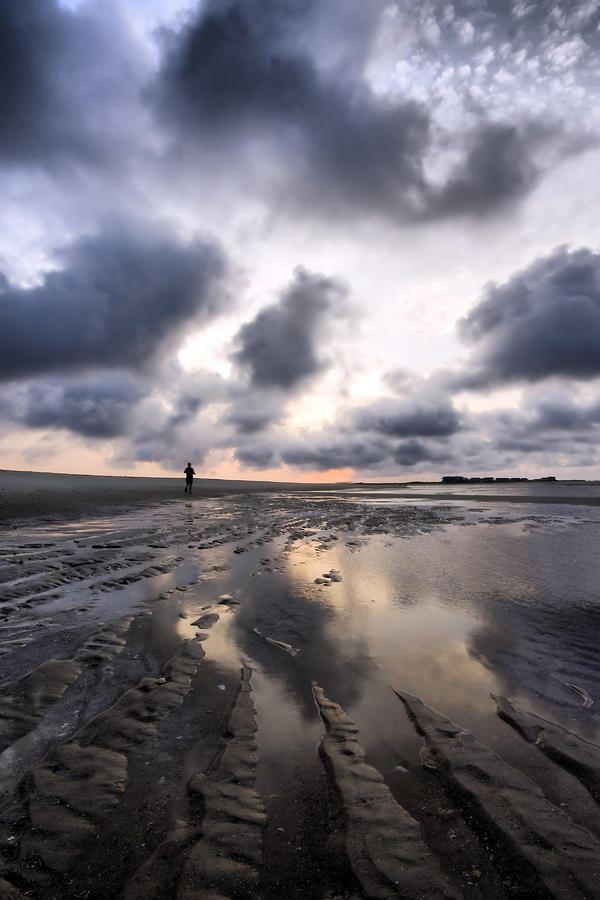 Surreal Sunrise Beach Run Photograph by Alan Raasch