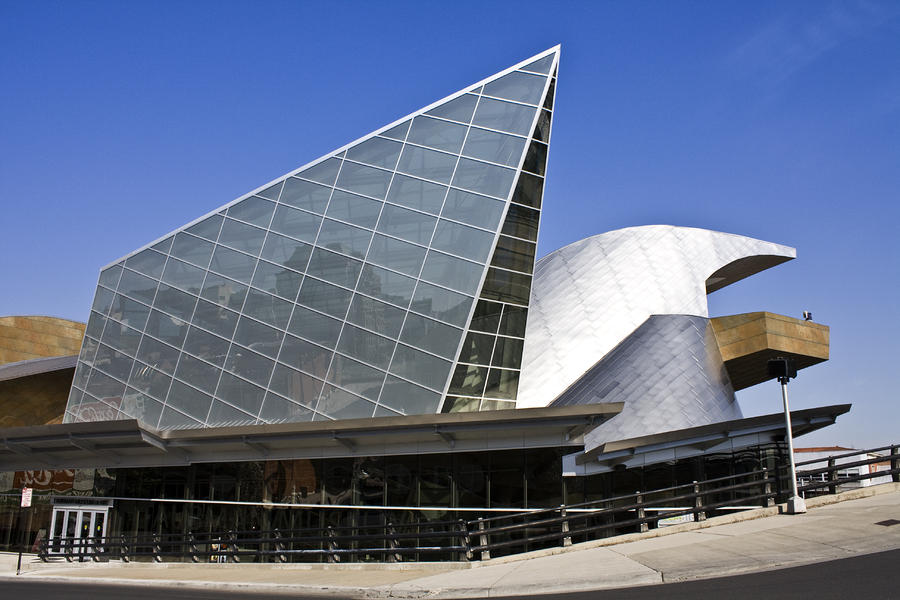 Taubman Museum Of Art Roanoke Virginia by Teresa Mucha