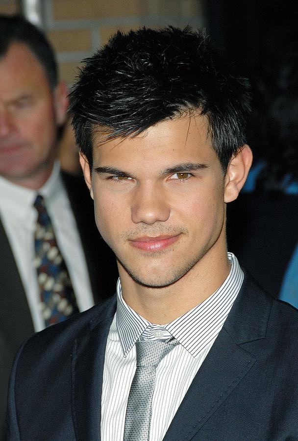 Taylor Lautner At Arrivals For Special Photograph by Everett - Fine Art ...