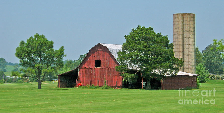 Tennessee Barn Photograph by Val Miller