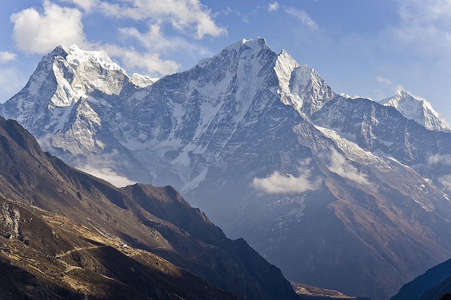 Thamserku (6608 Metres) & Kantega (6685 Metres) Mountains, Dudh Kosi ...