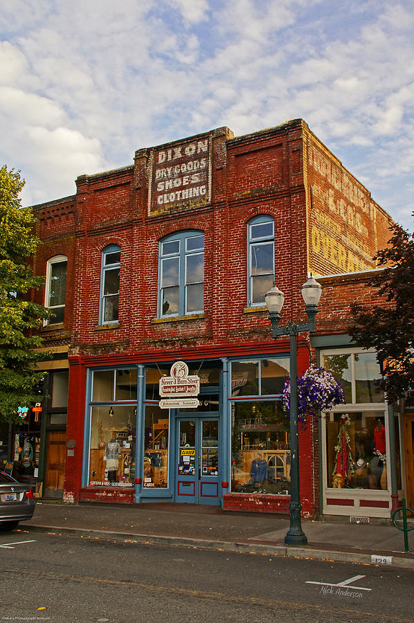 The DIXON Building in Grants Pass Photograph by Mick Anderson