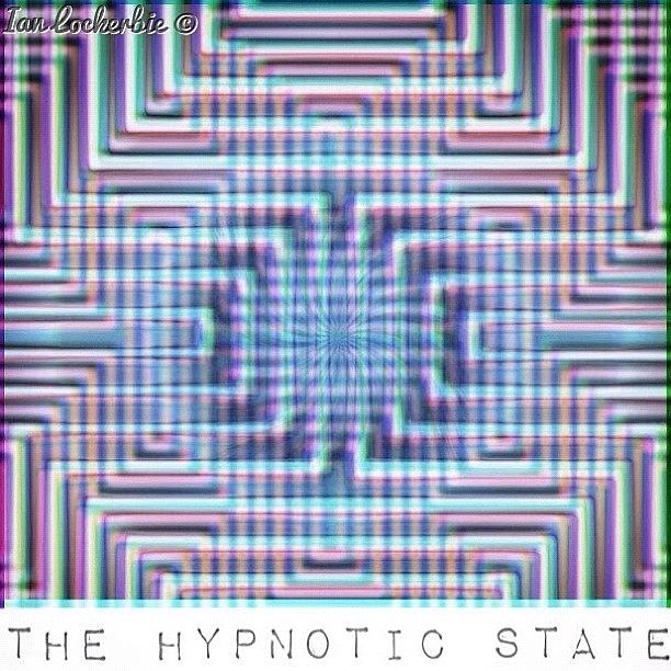 Abstract Photograph - The Hypnotic State - by Ian Lockerbie