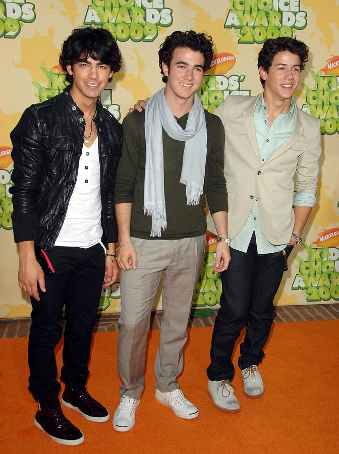 Jonas Brothers Photograph - The Jonas Brothers At Arrivals by Everett