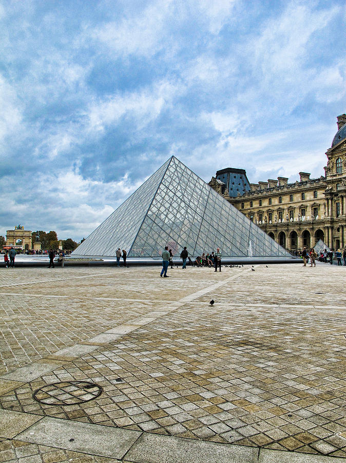 The Louvre Photograph