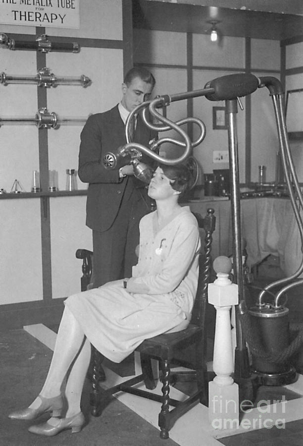 London Photograph - The Metalix Tube For Therapy, 1928 by Science Source