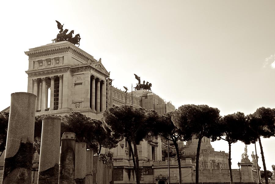 The Monumento Nazionale a Vittorio Emanuele II Photograph by Eric Tressler