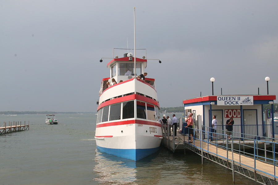 queen ii excursion boat about