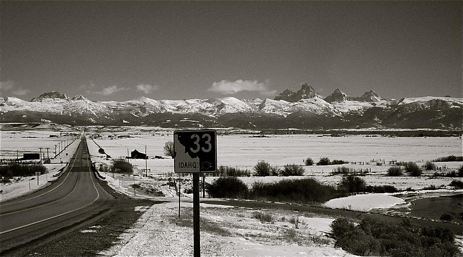 Black And White Photograph - The Road Home by Eric Tressler