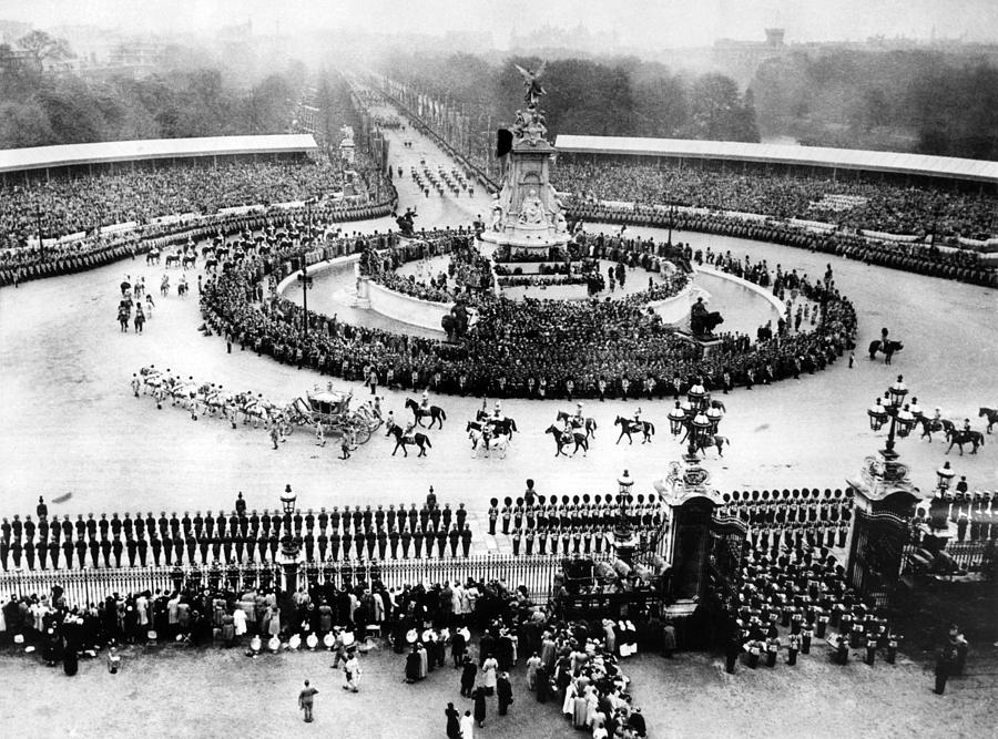 The View From Buckingham Palace Photograph by Everett - Fine Art America