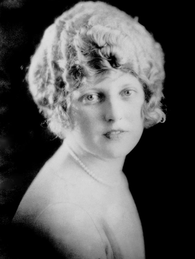 Portrait Photograph - Thelma Todd, Ca. 1925 by Everett