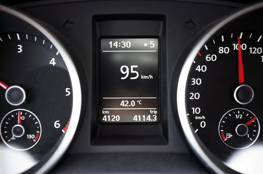 https://images.fineartamerica.com/images-medium-large/thermometer-on-a-car-dashboard-corepics-.jpg