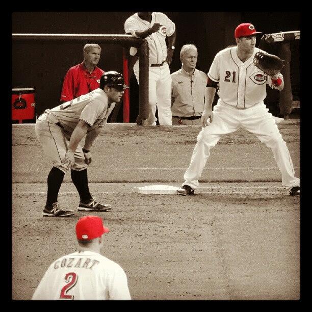 Cincinnati Reds Photograph - Todd Frazier Holding The Runner On 1st by Reds Pics